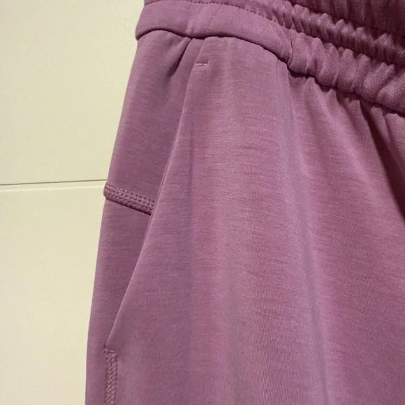 Lululemon Softstreme High-Rise Straight Leg Cropped Pant in Velvet Dust Size 10 - Picture 3 of 16